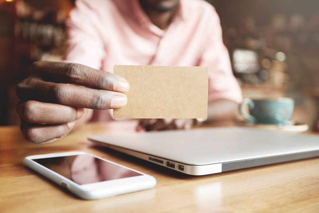 How do gift card mobile apps simplify balance-checking processes?